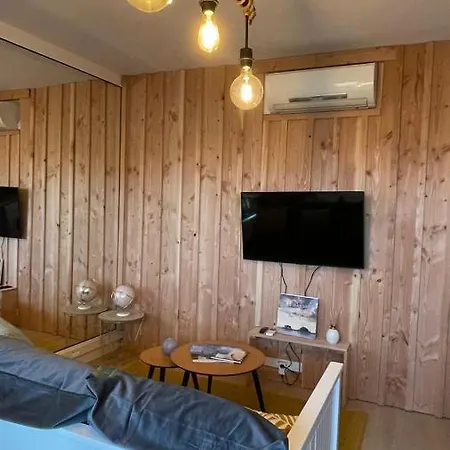 Frenchyhomes☆t2terrasse☆centreville☆plage☆wifi Апартаменты
